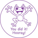 Étampe pour enseignant en anglais « You did it! Hooray! » avec grenouille qui célèbre - encre mauve