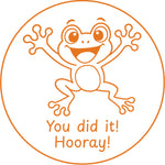 Étampe pour enseignant en anglais « You did it! Hooray! » avec grenouille qui célèbre - encre orange